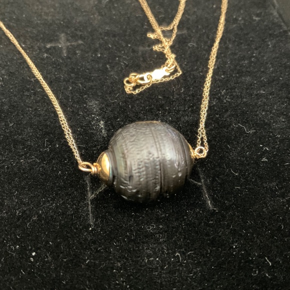 Large Black Pearl from South Sea Tahitian on 14k solid gold chain - Picture 3 of 6